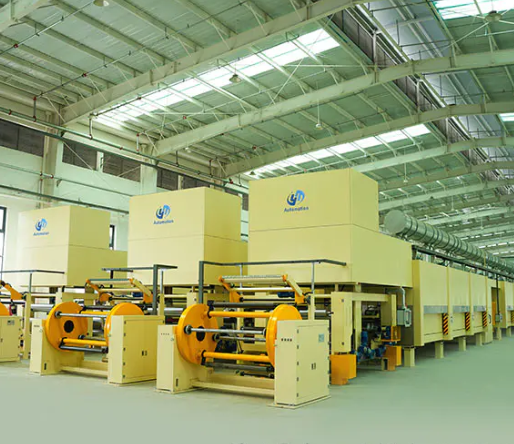 Jaká opatření je třeba dodržovat při používání zařízení na výrobu lepidla?